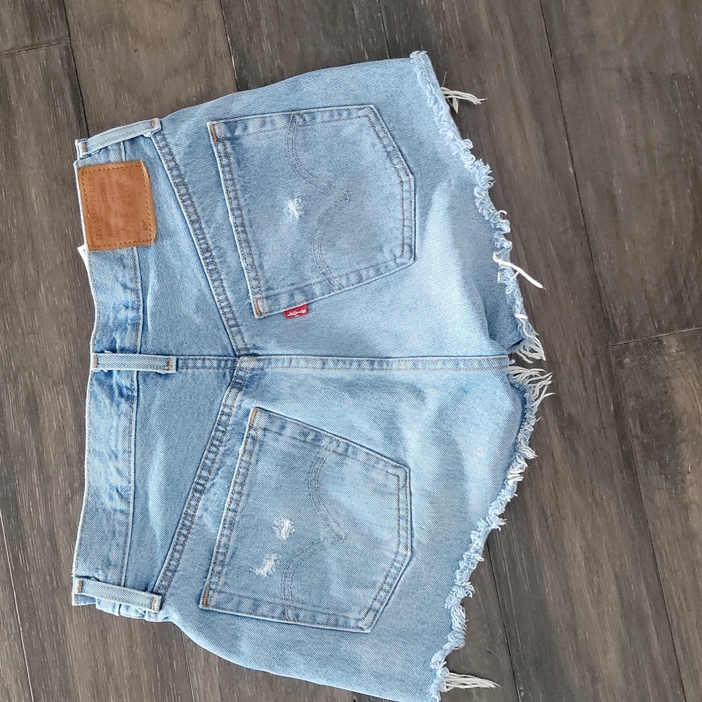 Levis - Picture 2 of 4